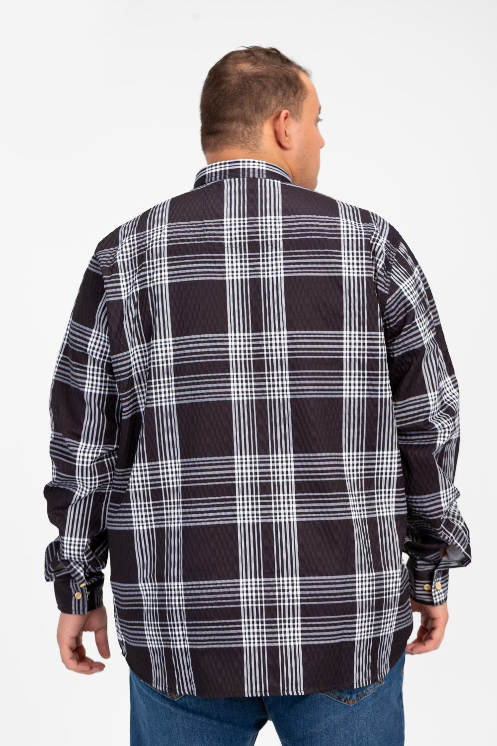 قميص رجالي كبير الحجم منقوش بياقة وأكمام طويلة