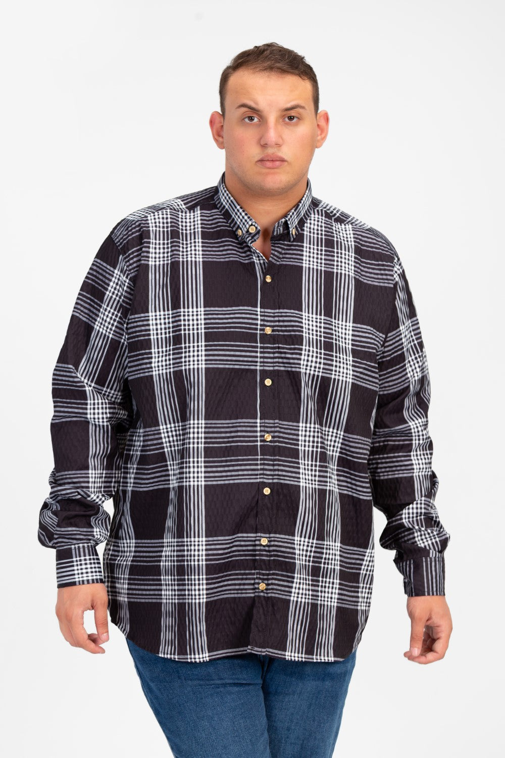 قميص رجالي كبير الحجم منقوش بياقة وأكمام طويلة