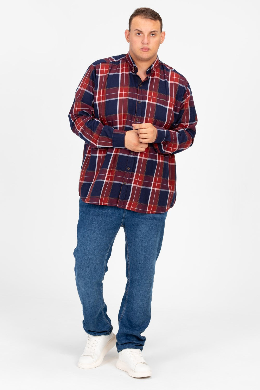 قميص رجالي كبير الحجم بأكمام طويلة ومربعات من الطماطم