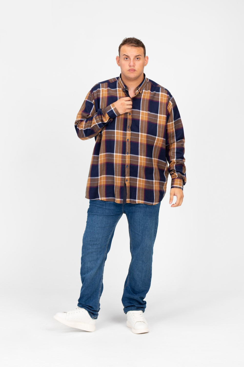 قميص رجالي كبير الحجم بأكمام طويلة ومربعات من الطماطم