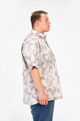 قميص رجالي كبير الحجم بأكمام قصيرة وجيب أمامي