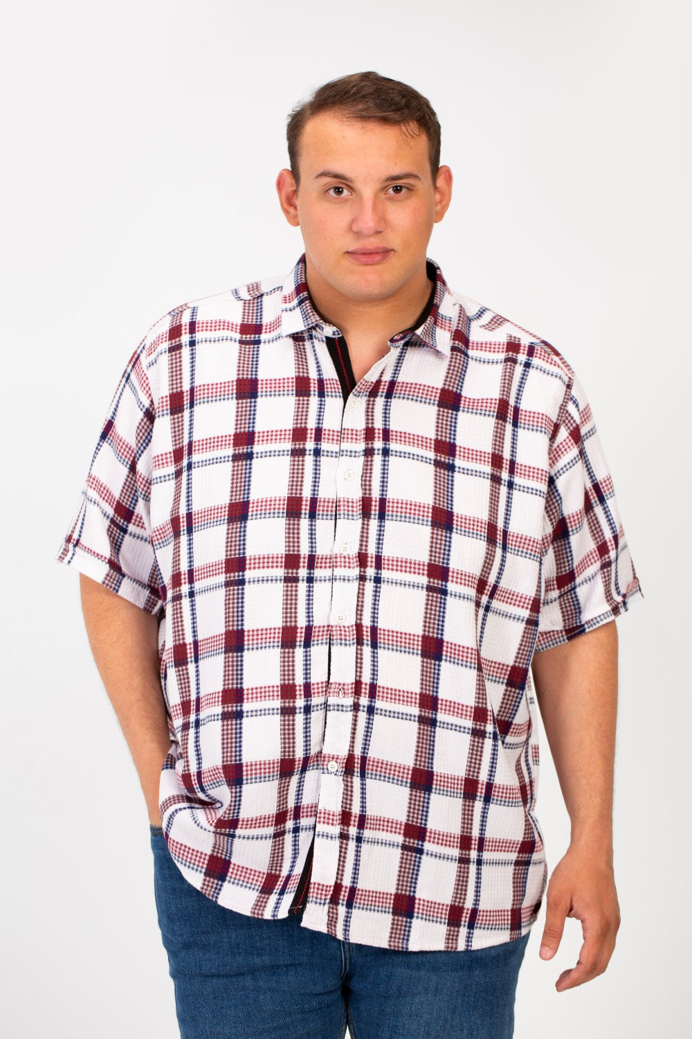 قميص رجالي كبير الحجم منقوش بأكمام قصيرة وأزرار أمامية كاملة