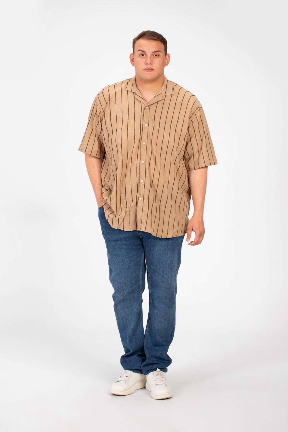 قميص رجالي مخطط بنصف كم وأزرار أمامية عالية الجودة بمقاس كبير