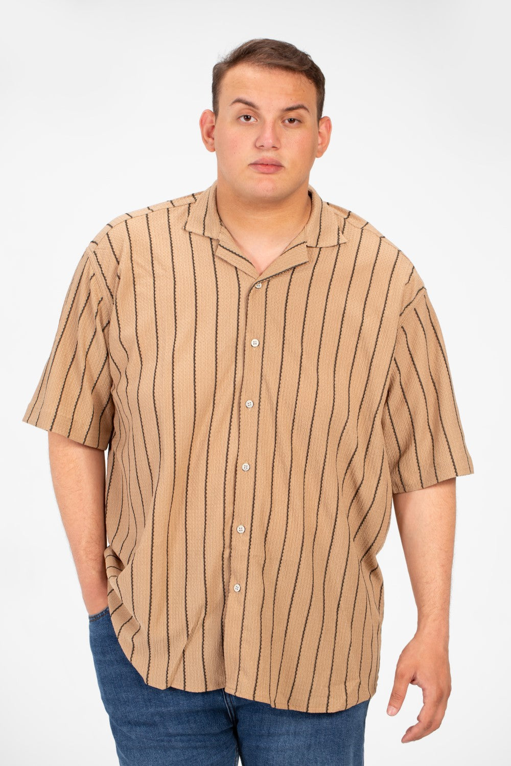 قميص رجالي مخطط بنصف كم وأزرار أمامية عالية الجودة بمقاس كبير