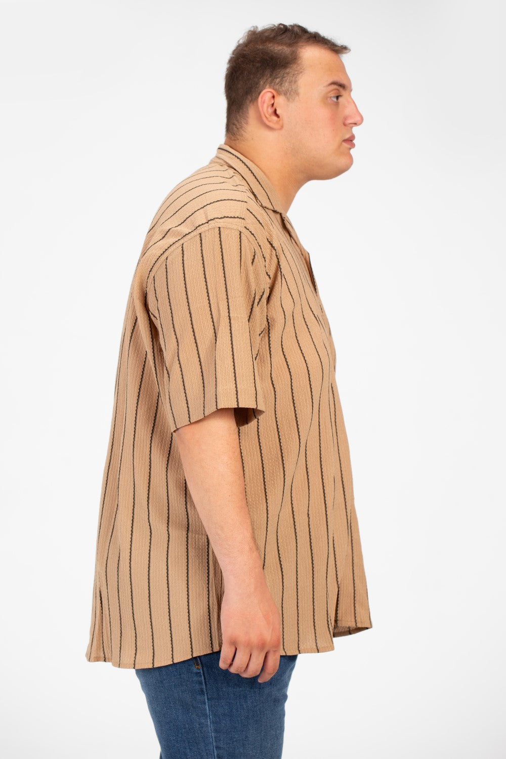 قميص رجالي مخطط بنصف كم وأزرار أمامية عالية الجودة بمقاس كبير