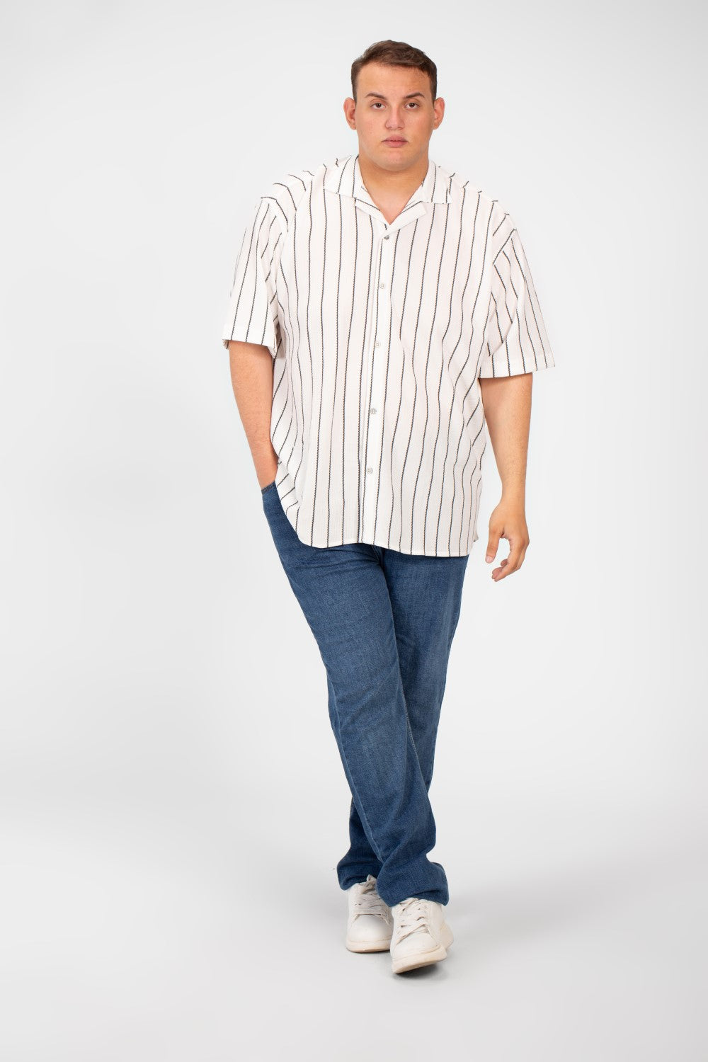 قميص رجالي مخطط بنصف كم وأزرار أمامية عالية الجودة بمقاس كبير