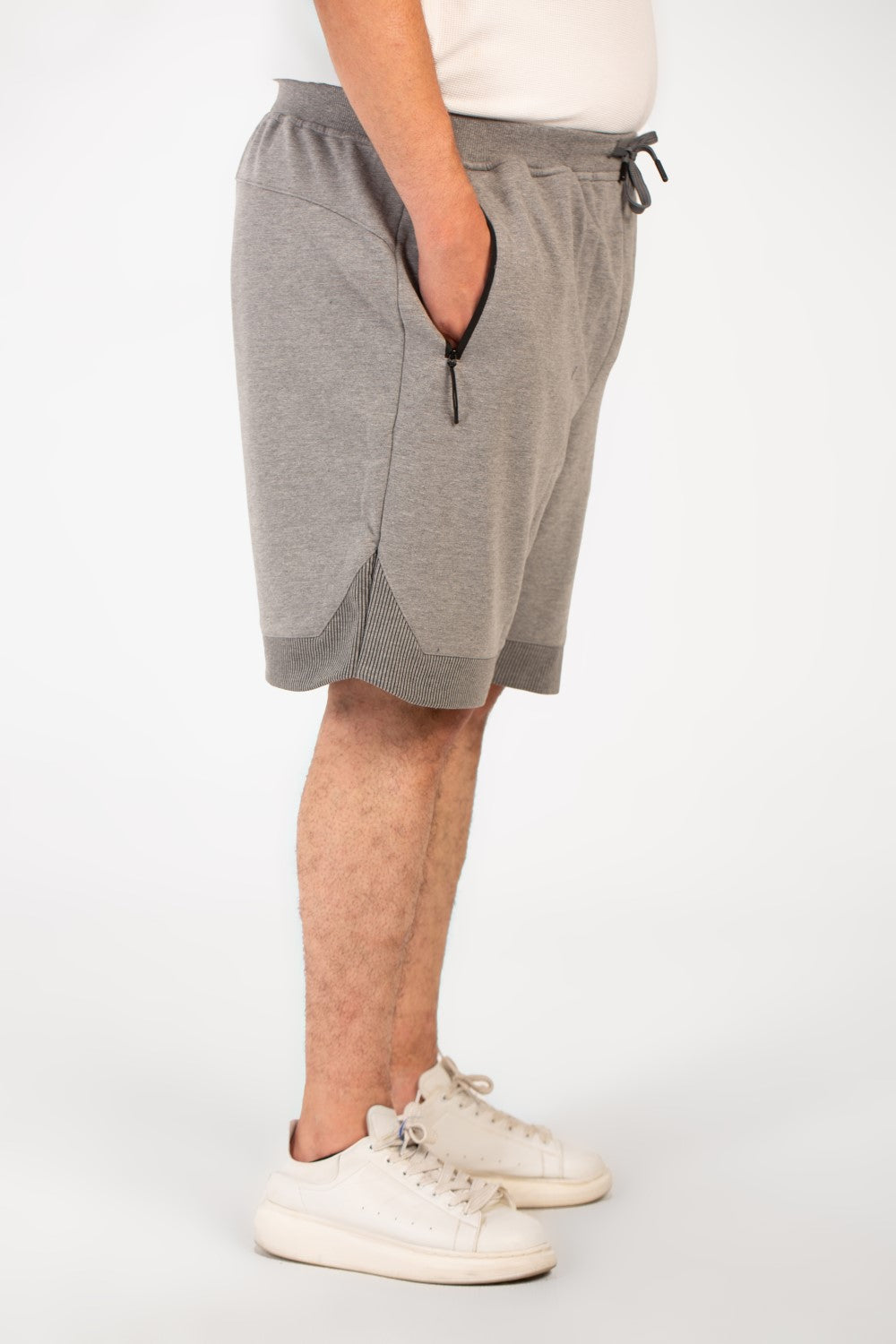 شورت ميلتون رجالي قصير بتصميم عصري ومقاس كبير مع طبعة نص جانبية