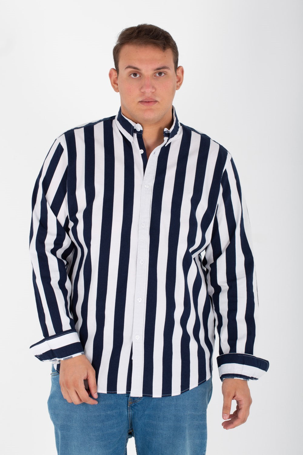 قميص رجالي مخطط كبير الحجم بأكمام طويلة ومصنوع من قماش البوبلين المطبوع