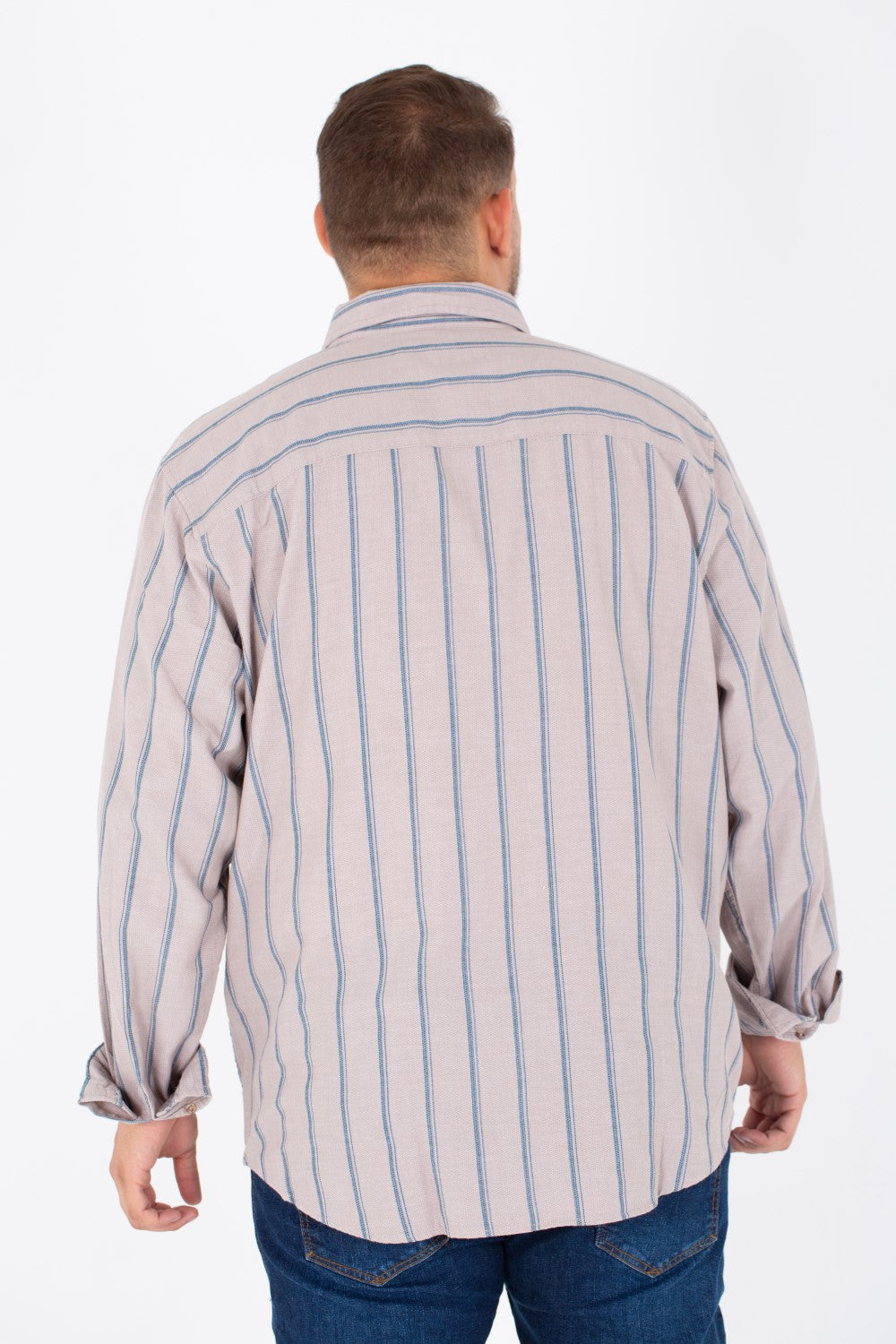 قميص رجالي مخطط من قماش البوبلين بمقاس كبير وأكمام طويلة وأزرار أمامية