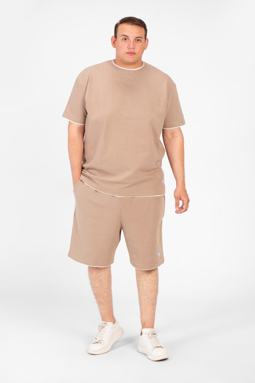 طقم ملابس رجالي أساسي كبير الحجم، يتكون من تي شيرت بأكمام قصيرة وشورت