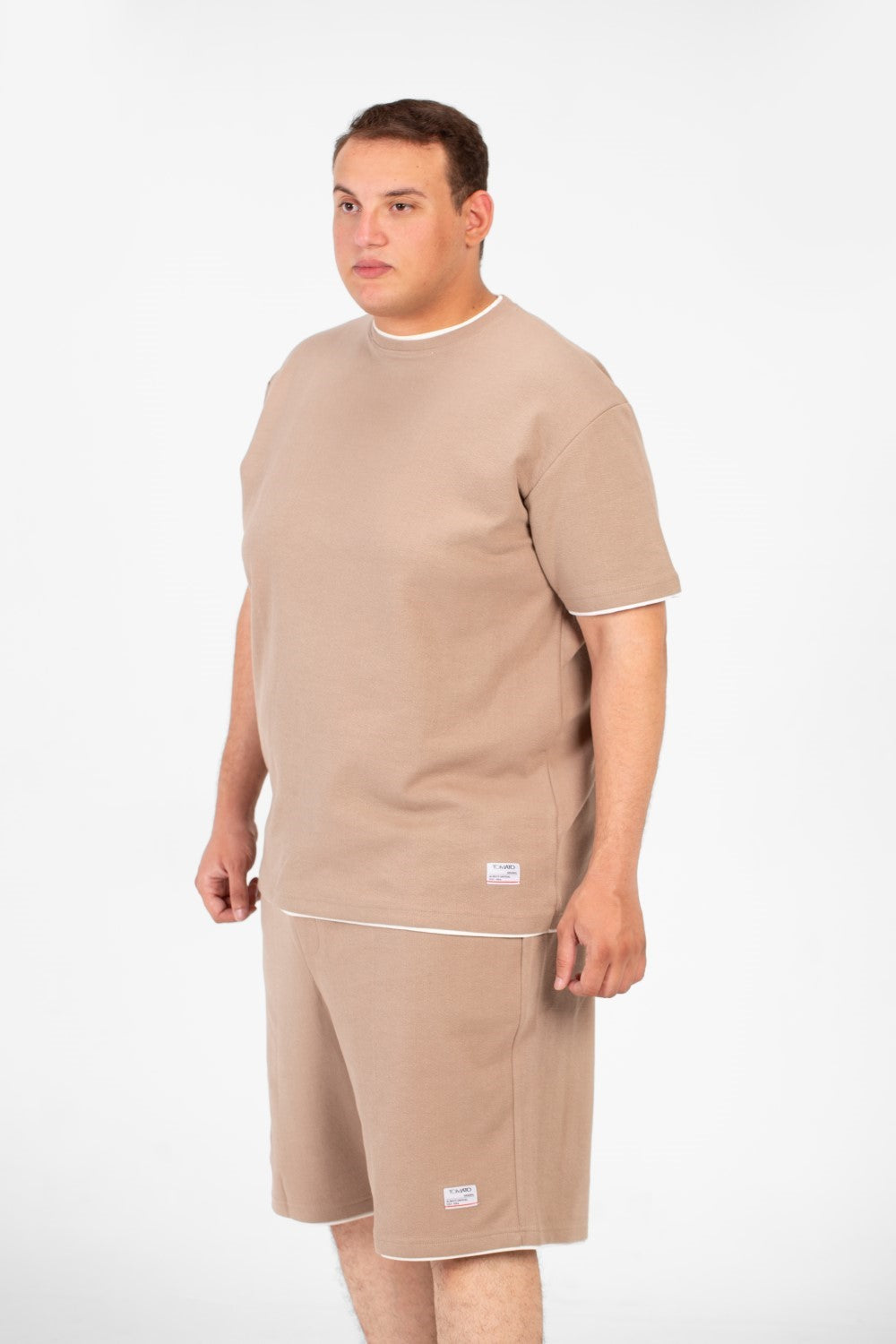 طقم ملابس رجالي أساسي كبير الحجم، يتكون من تي شيرت بأكمام قصيرة وشورت