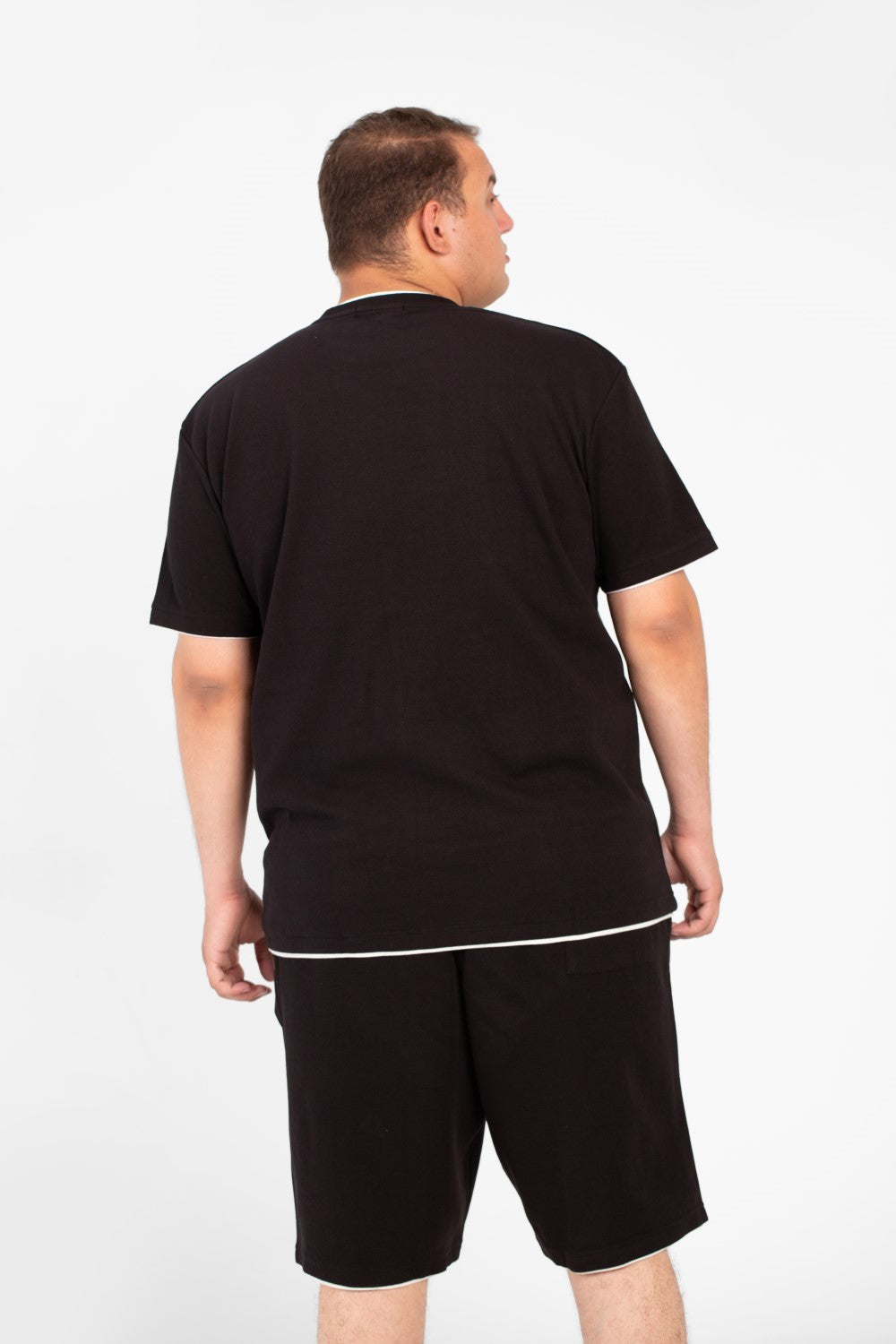 طقم ملابس رجالي أساسي كبير الحجم، يتكون من تي شيرت بأكمام قصيرة وشورت