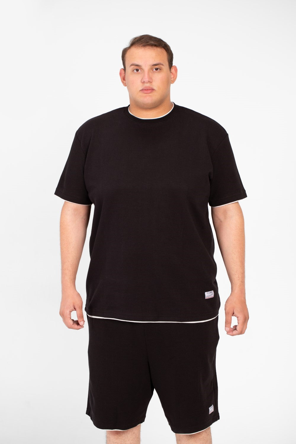طقم ملابس رجالي أساسي كبير الحجم، يتكون من تي شيرت بأكمام قصيرة وشورت