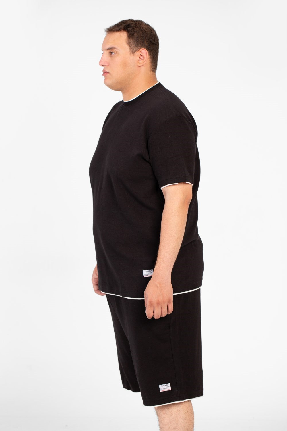 طقم ملابس رجالي أساسي كبير الحجم، يتكون من تي شيرت بأكمام قصيرة وشورت