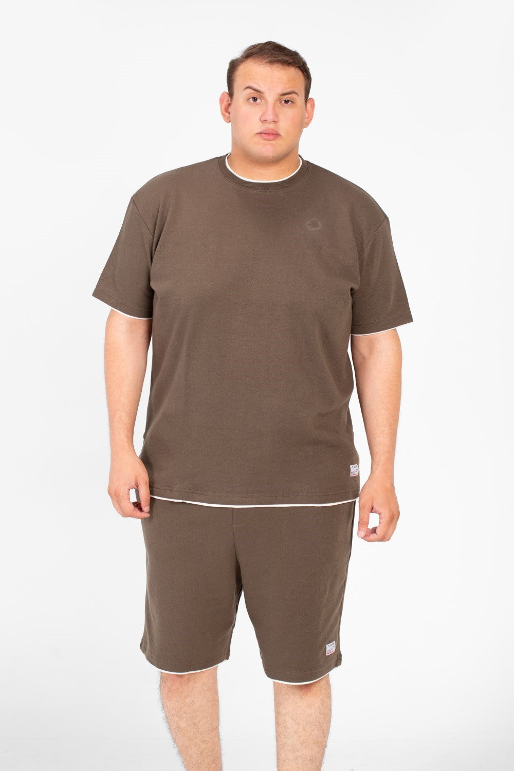 طقم ملابس رجالي أساسي كبير الحجم، يتكون من تي شيرت بأكمام قصيرة وشورت
