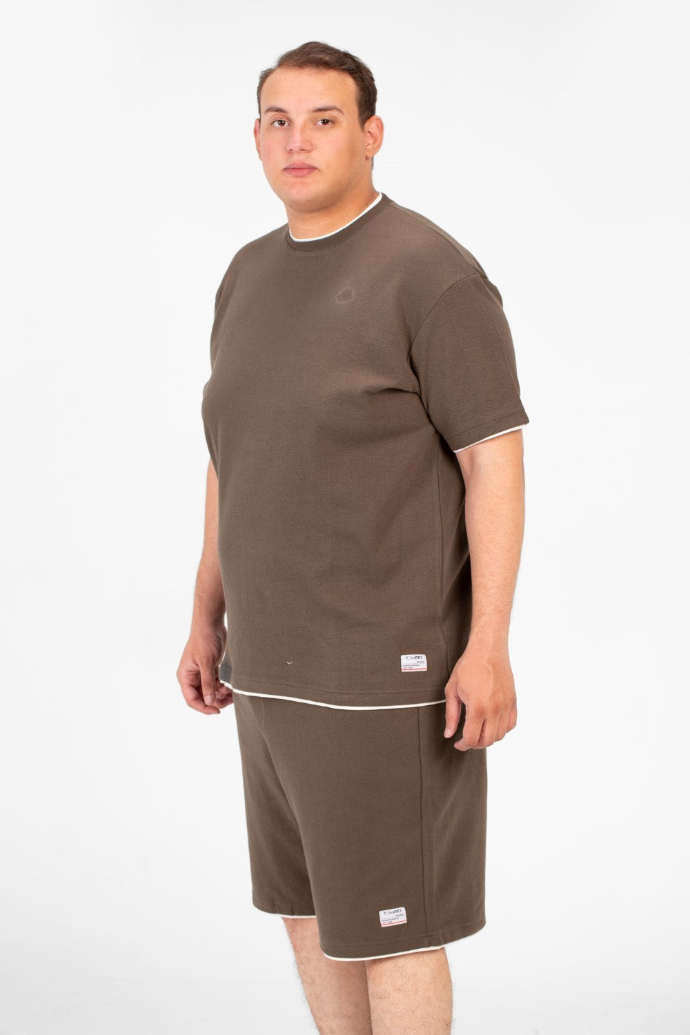 طقم ملابس رجالي أساسي كبير الحجم، يتكون من تي شيرت بأكمام قصيرة وشورت