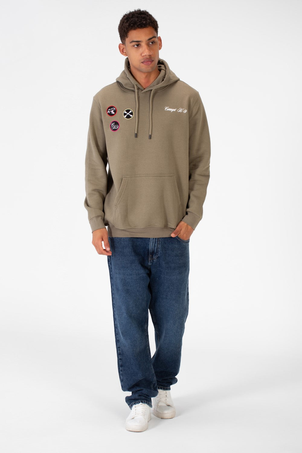 سويت شيرت رجالي مطبوع بغطاء للرأس وجيب أمامي مصنوع من مادة ميلتون