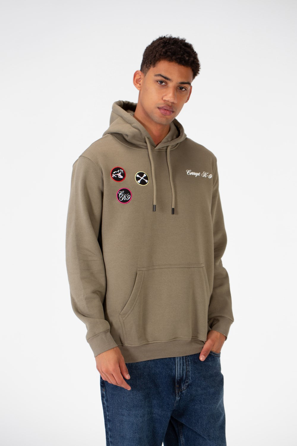 سويت شيرت رجالي مطبوع بغطاء للرأس وجيب أمامي مصنوع من مادة ميلتون