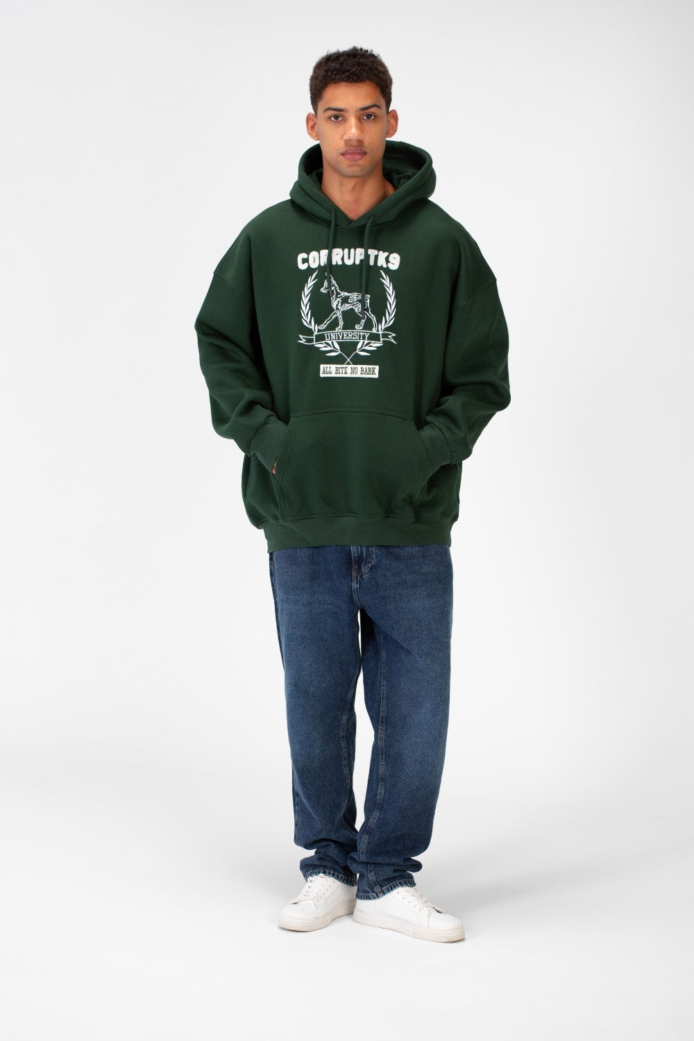 سويت شيرت رجالي كاجوال كبير الحجم بغطاء رأس مطبوع على الجهة الأمامية مصنوع من مادة ميلتون