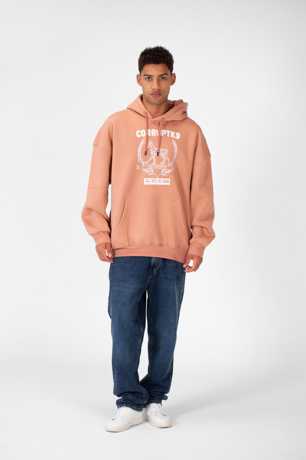 سويت شيرت رجالي كاجوال كبير الحجم بغطاء رأس مطبوع على الجهة الأمامية مصنوع من مادة ميلتون