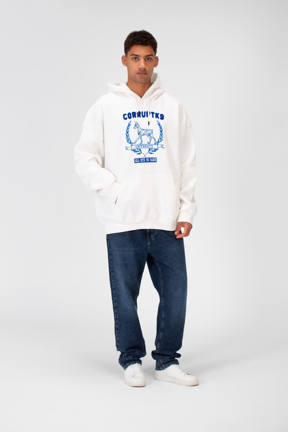 سويت شيرت رجالي كاجوال كبير الحجم بغطاء رأس مطبوع على الجهة الأمامية مصنوع من مادة ميلتون