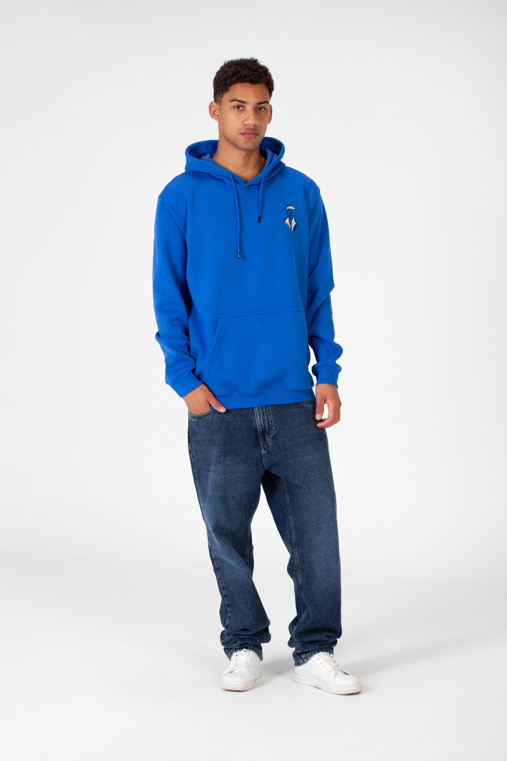 سويت شيرت رجالي مطبوع بغطاء للرأس وجيب أمامي