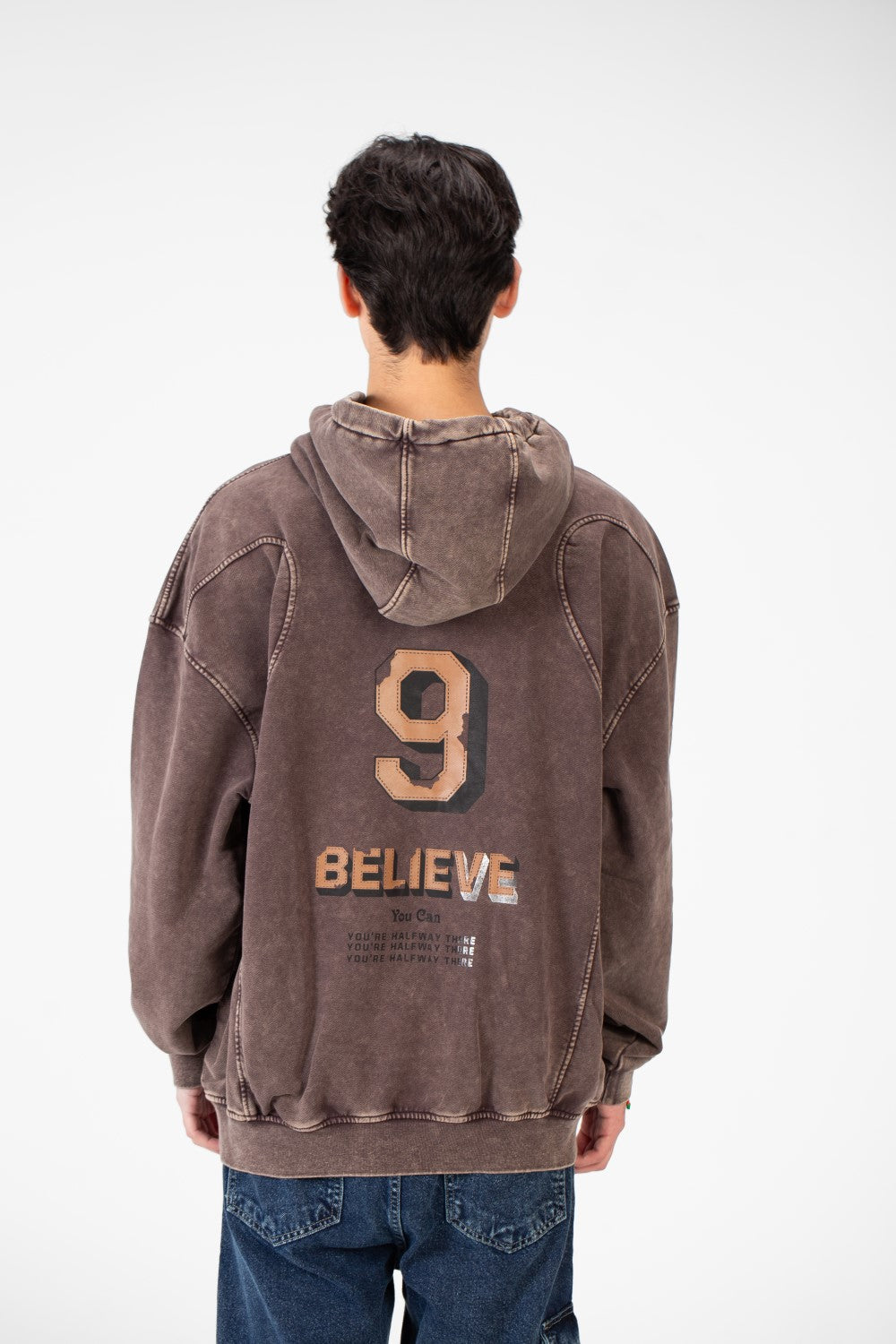 سويت شيرت رجالي كبير الحجم بقصّة عصرية ومصنوع من خامة عملية