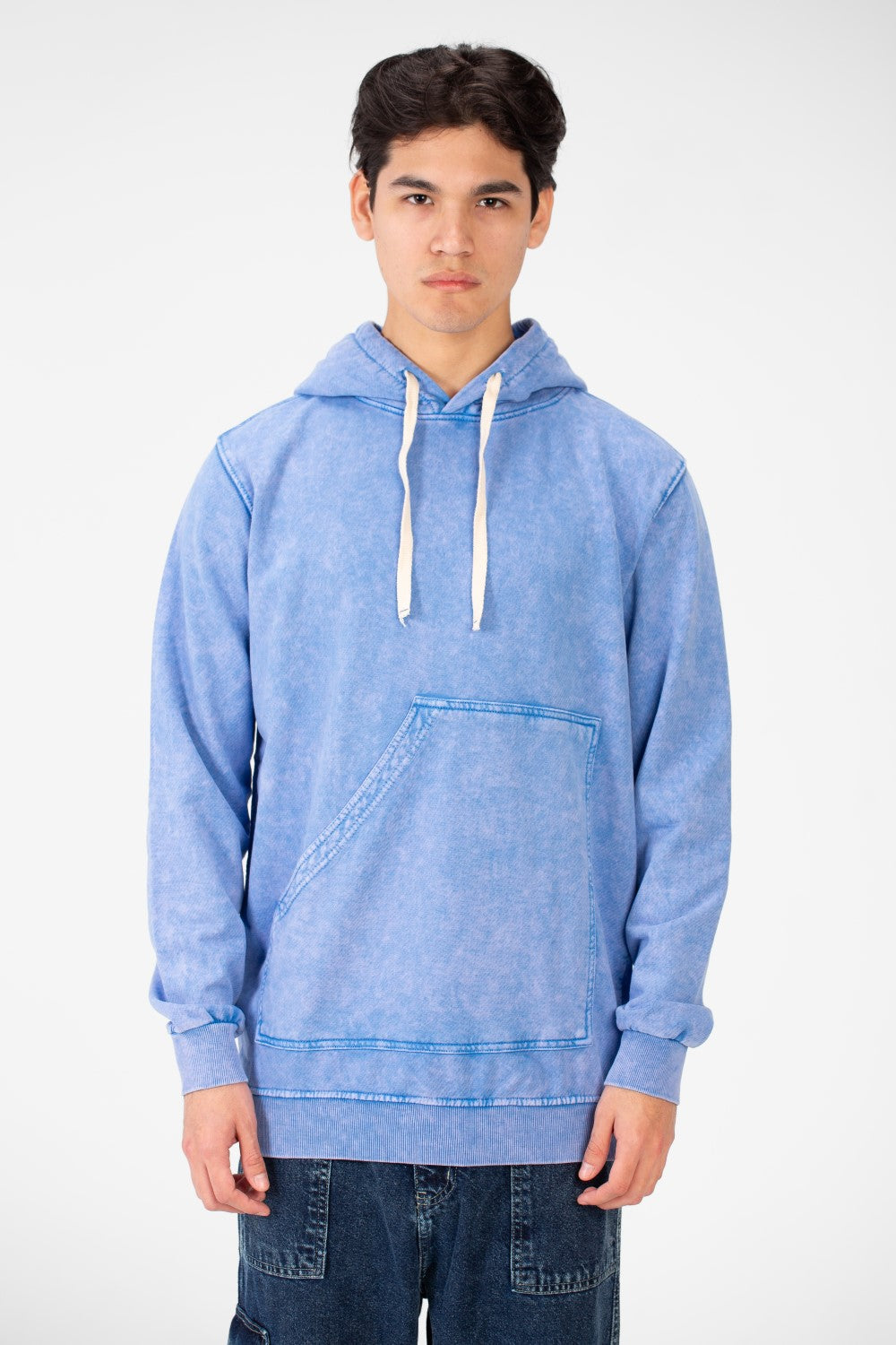 سويت شيرت رجالي مغسول بغطاء رأس وجيب عصري