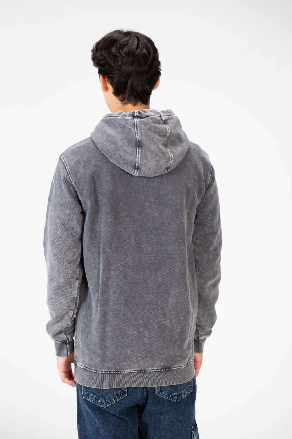 سويت شيرت رجالي مطبوع ومغسول مع جيب أمامي كبير