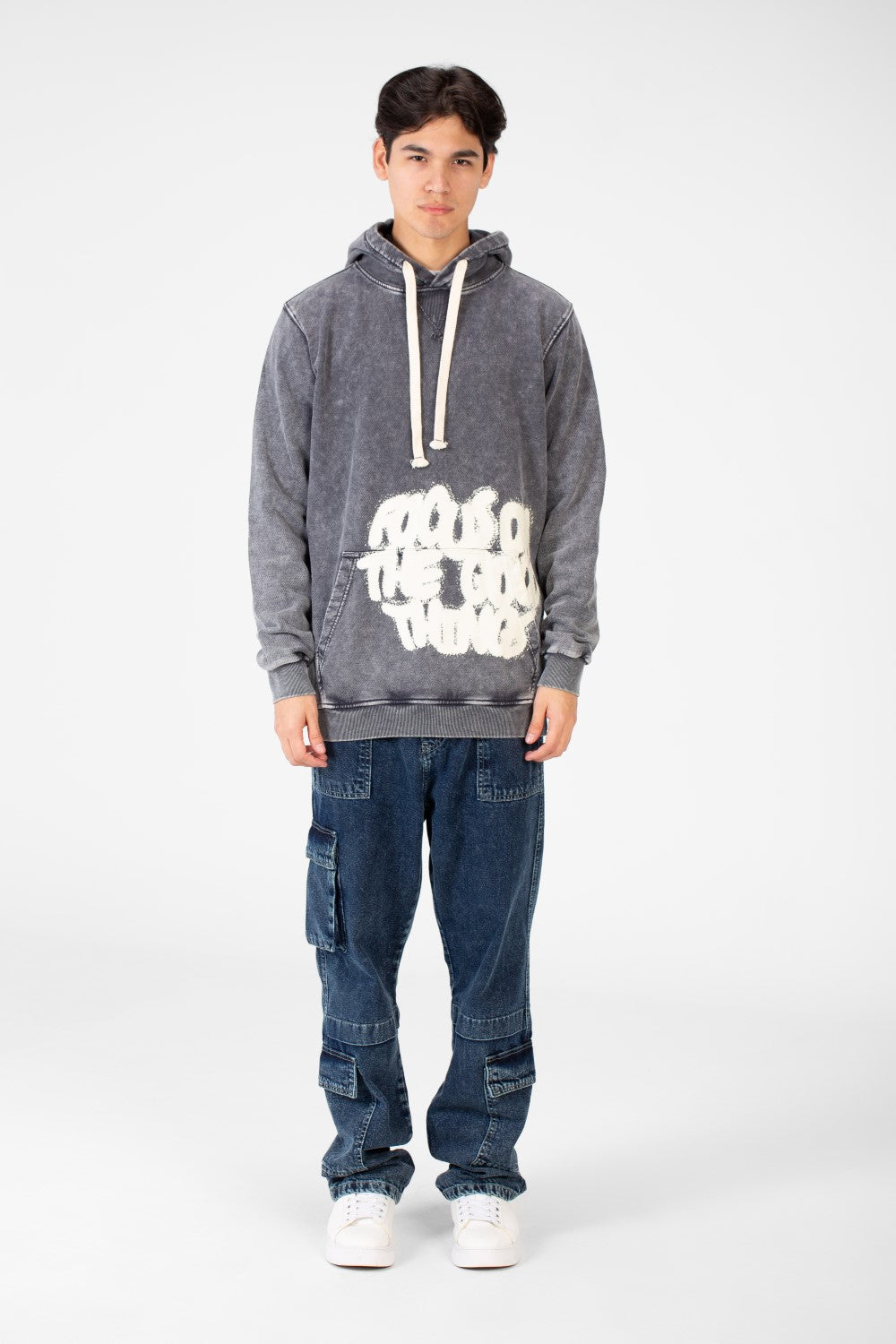 سويت شيرت رجالي مطبوع ومغسول مع جيب أمامي كبير