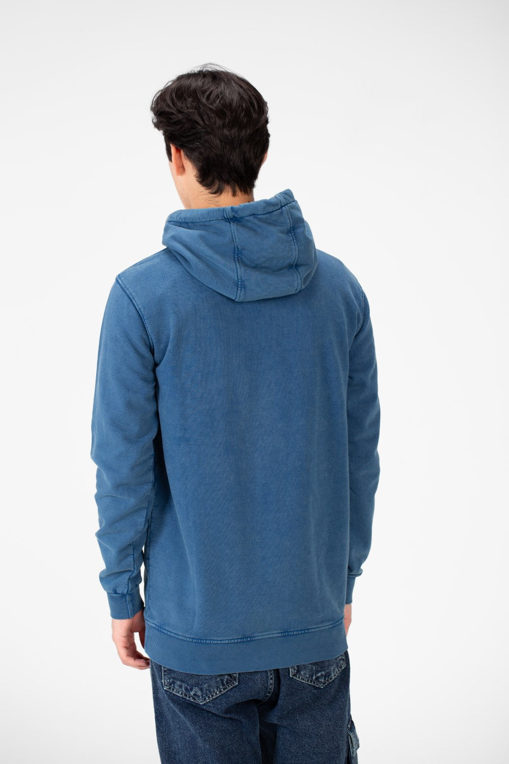 سويت شيرت رجالي مطبوع ومغسول مع جيب أمامي كبير