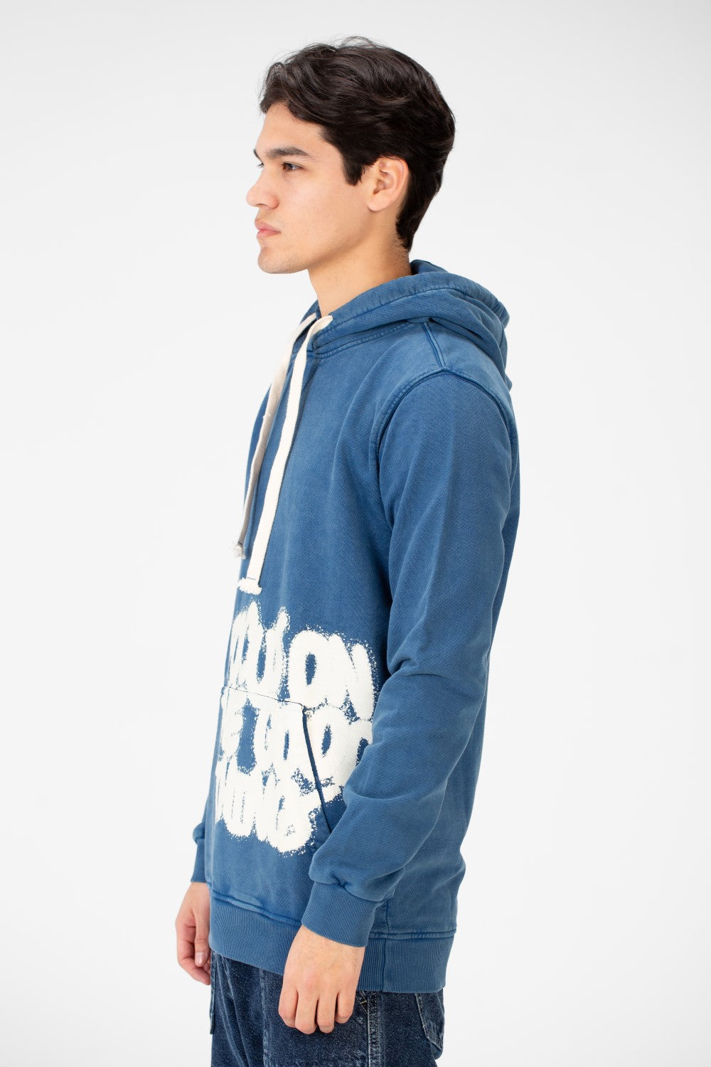 سويت شيرت رجالي مطبوع ومغسول مع جيب أمامي كبير