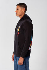 سويت شيرت رجالي بأكمام طويلة وجيب أمامي وغطاء رأس وطبعة جرافيكية