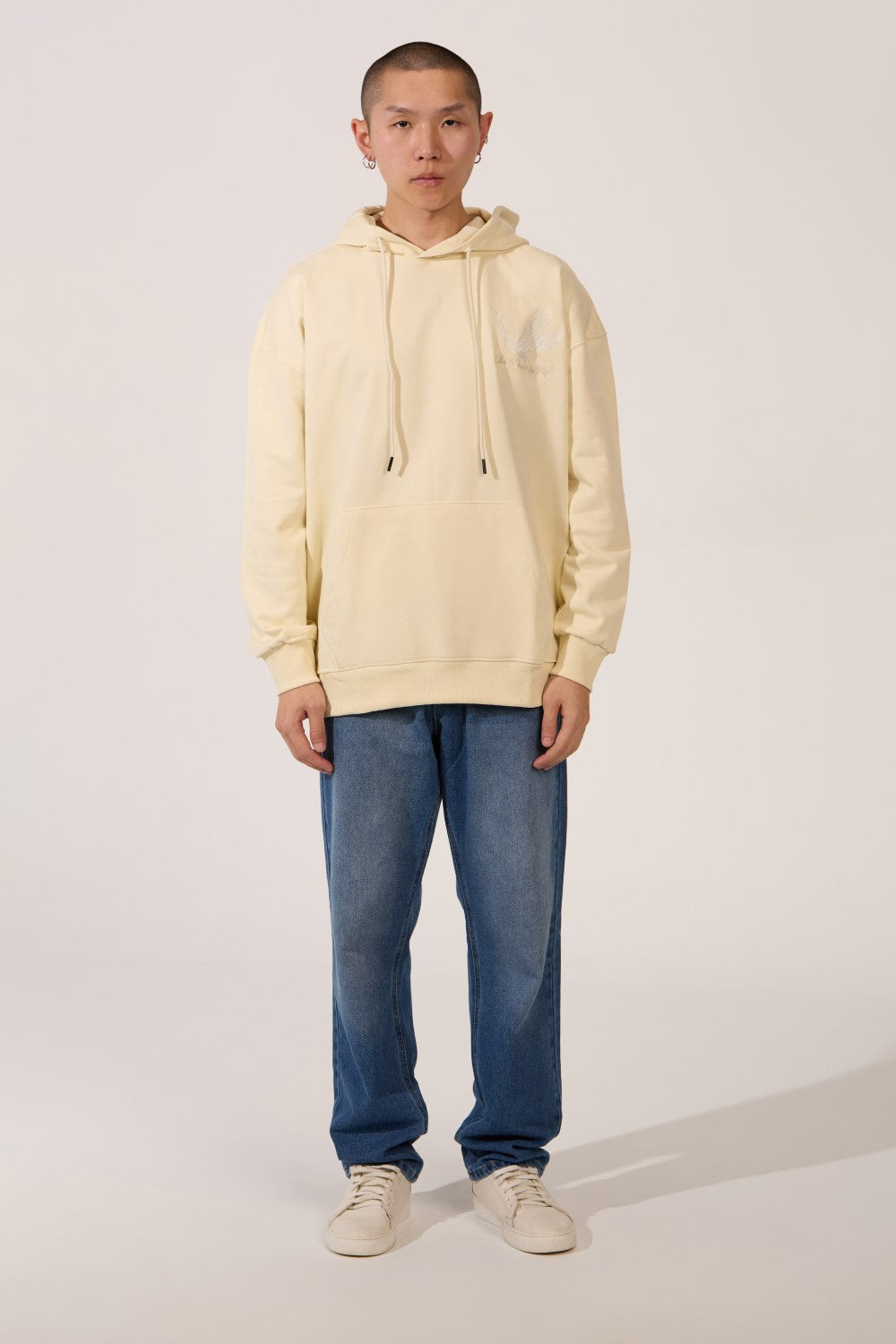 سويت شيرت توماتو ميلتون رجالي بقصّة عادية وطبعة ظهر عصرية وأكمام طويلة وغطاء للرأس