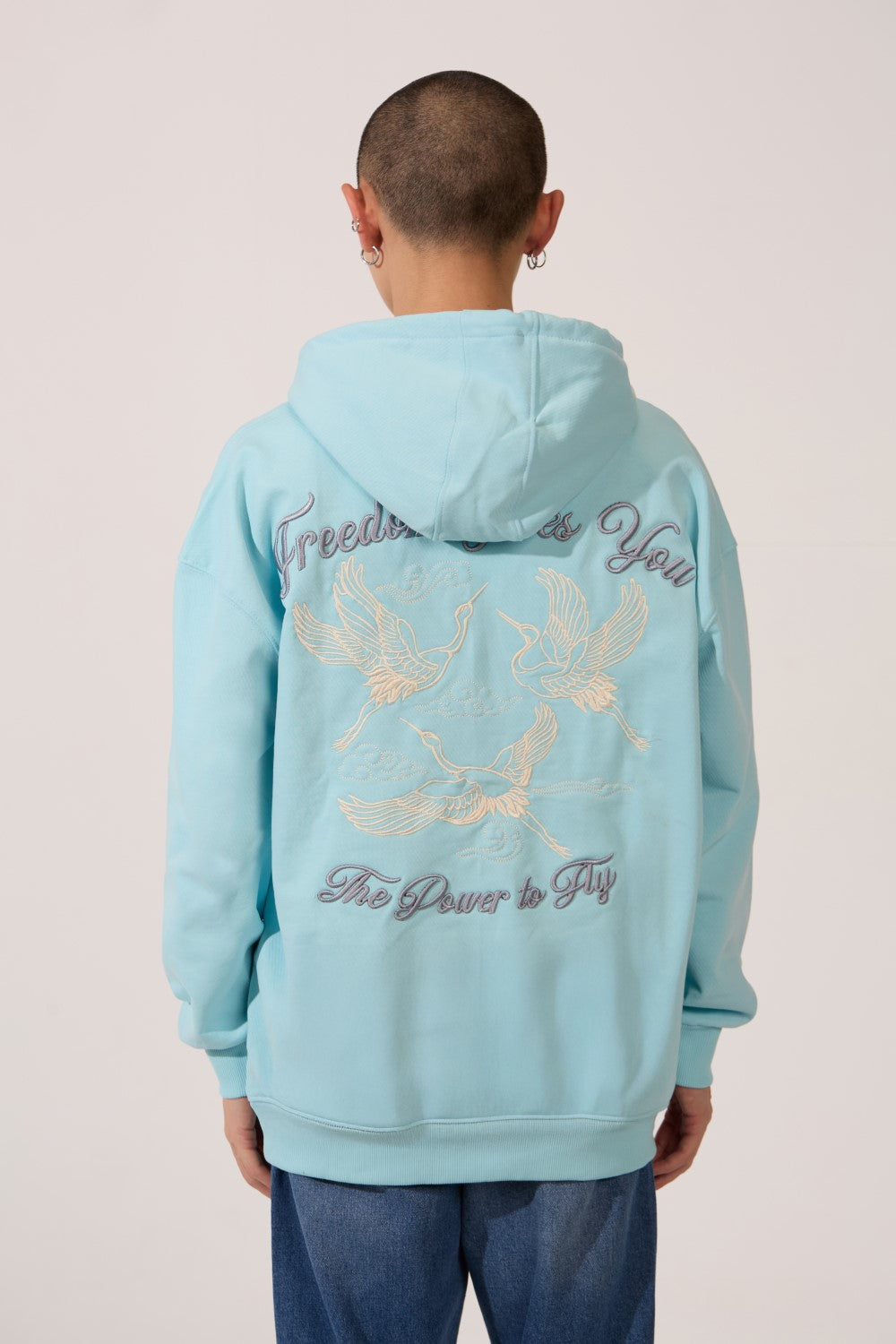 سويت شيرت توماتو ميلتون رجالي بقصّة عادية وطبعة ظهر عصرية وأكمام طويلة وغطاء للرأس