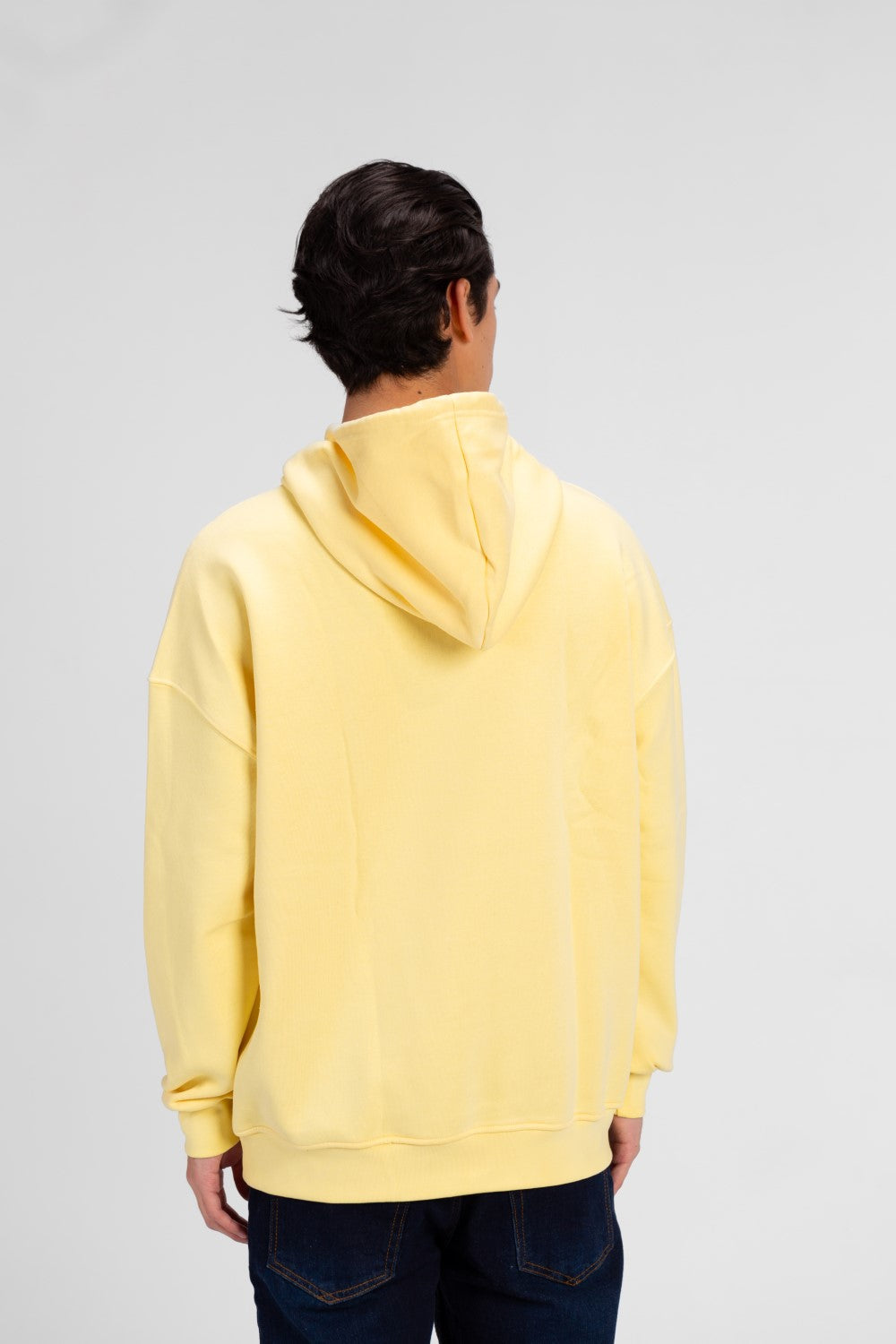 سويت شيرت رجالي كبير الحجم بغطاء رأس وطبعة أمامية