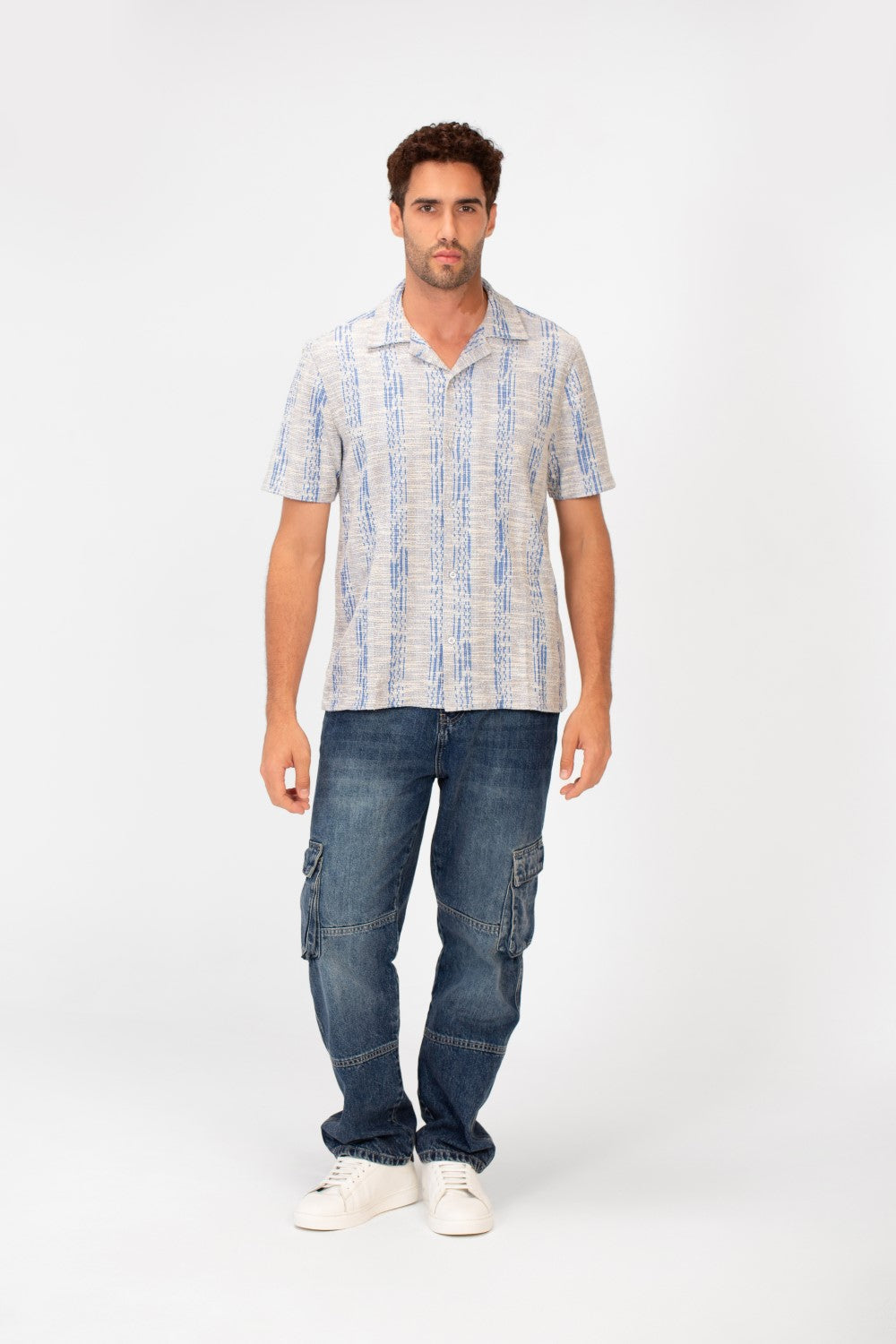قميص رجالي صيفي عصري بقصّة ضيّقة وأكمام نصفية من القماش الشبكي