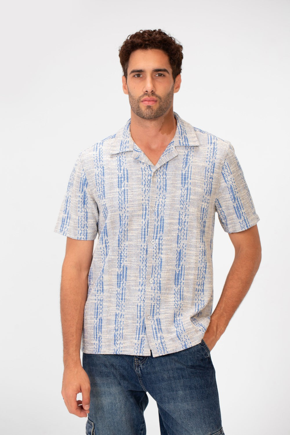 قميص رجالي صيفي عصري بقصّة ضيّقة وأكمام نصفية من القماش الشبكي