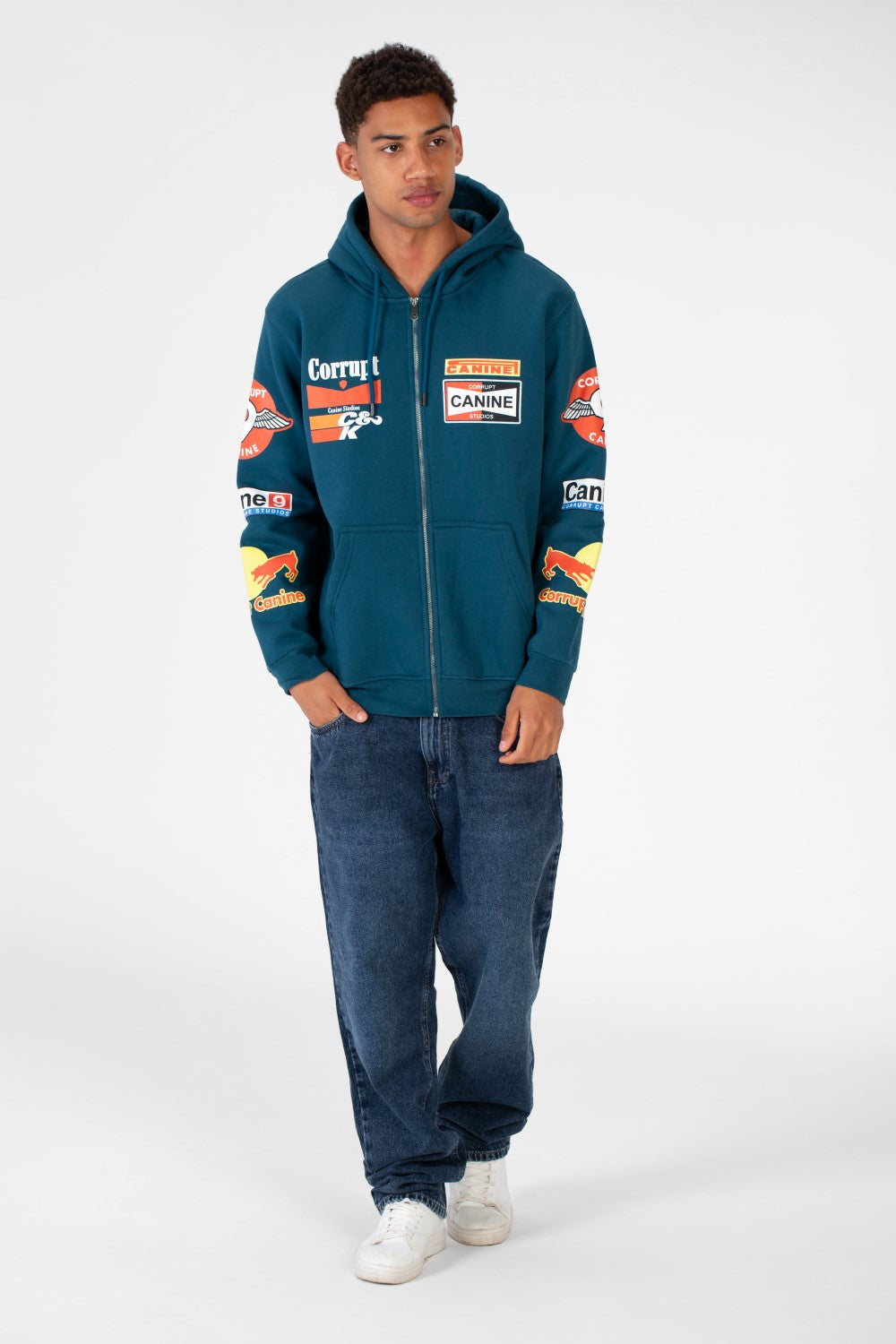 سويت شيرت رجالي بغطاء رأس وسحاب وجيب أمامي وطباعة على الأمام والكتف