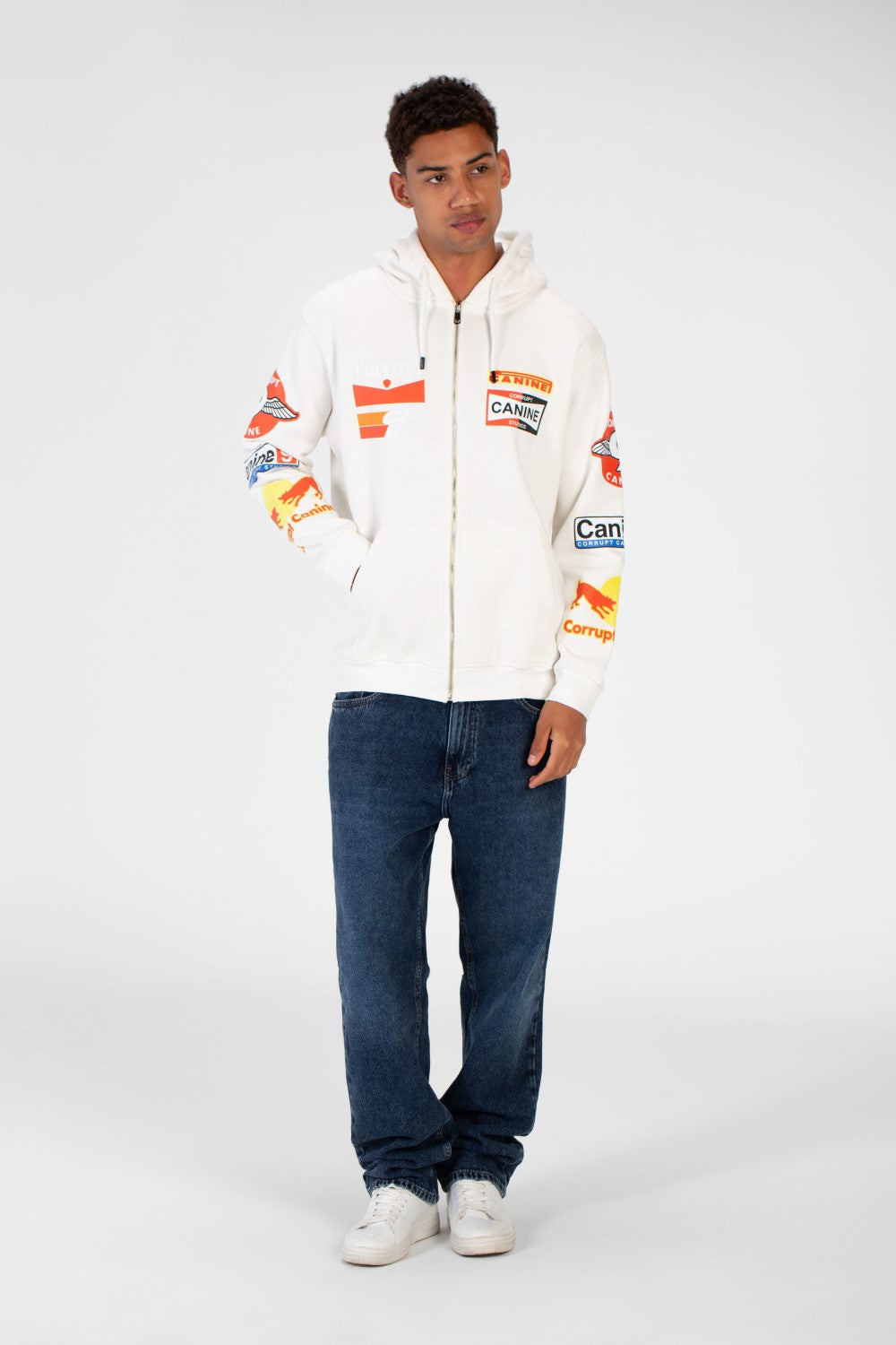 سويت شيرت رجالي بغطاء رأس وسحاب وجيب أمامي وطباعة على الأمام والكتف