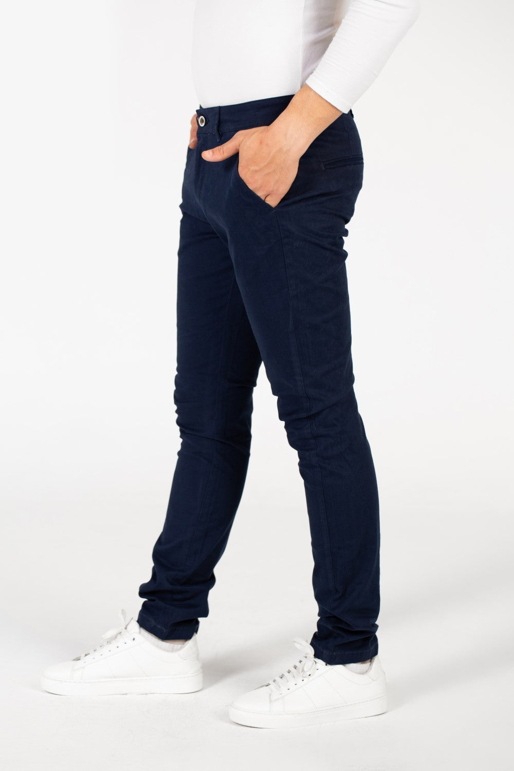 بنطلون رجالي من قماش الجبردين الأساسي بقصة ضيقة