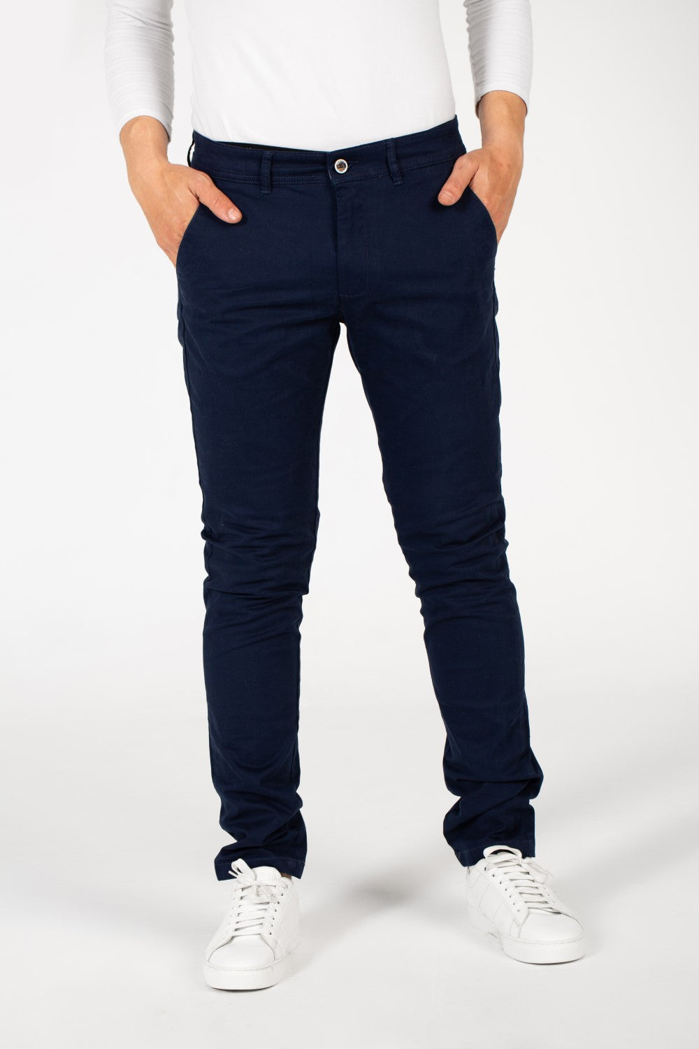 بنطلون رجالي من قماش الجبردين الأساسي بقصة ضيقة