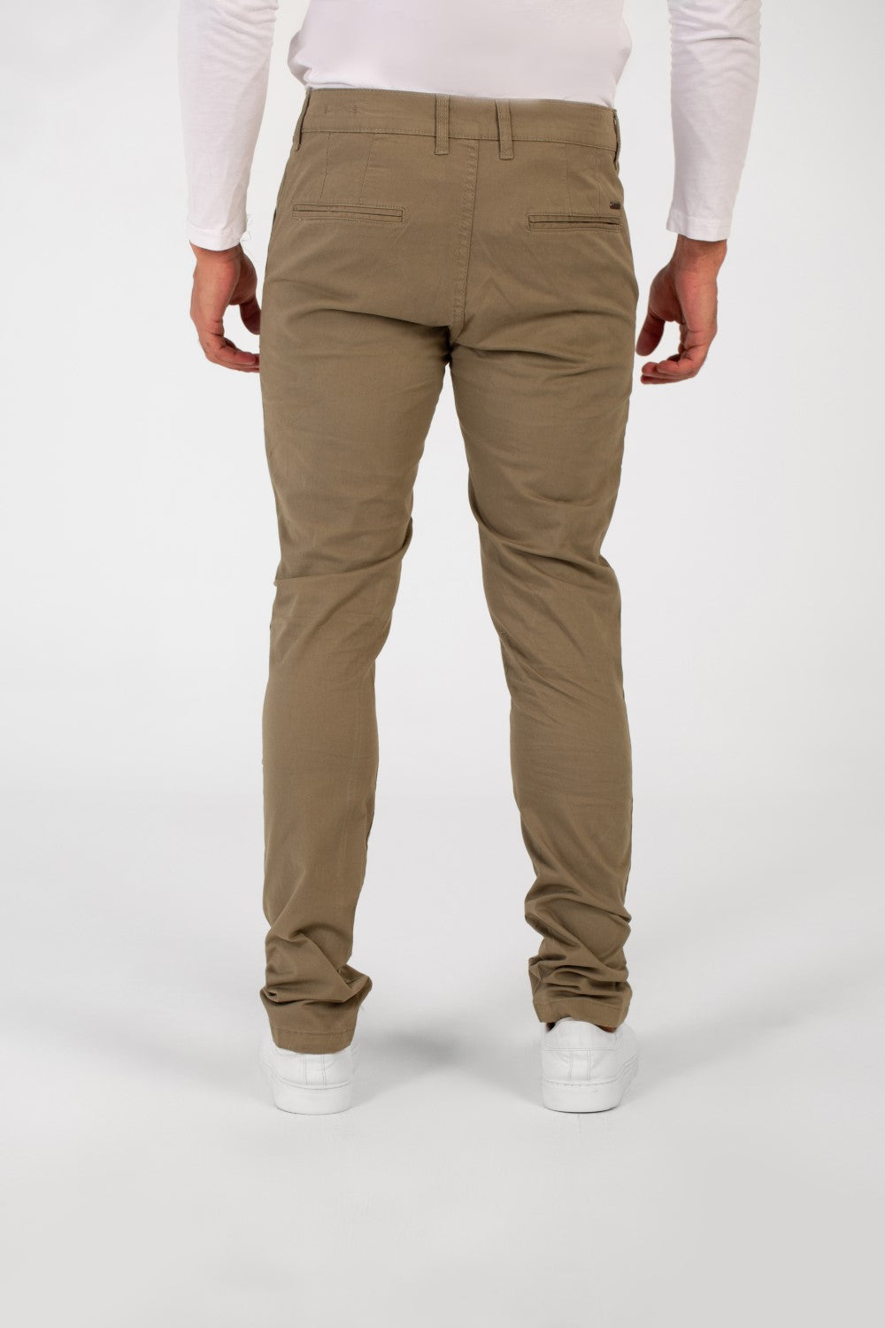 بنطلون رجالي كلاسيكي من الجبردين بقصّة أساسية وضيقة