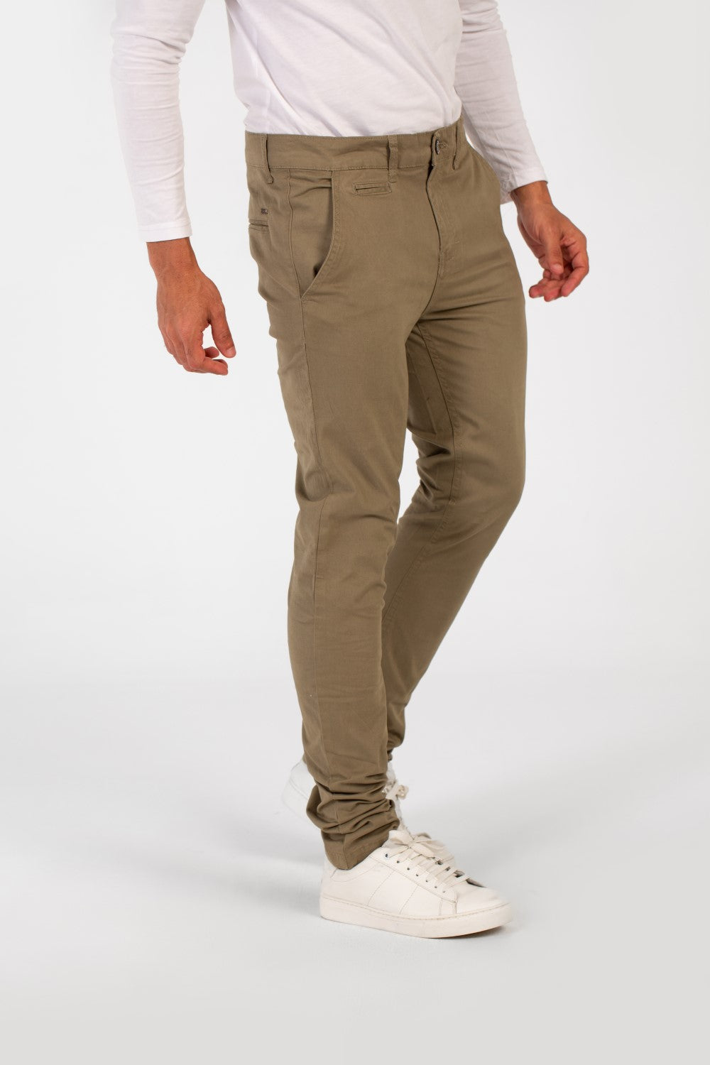 بنطلون رجالي كلاسيكي من الجبردين بقصّة أساسية وضيقة