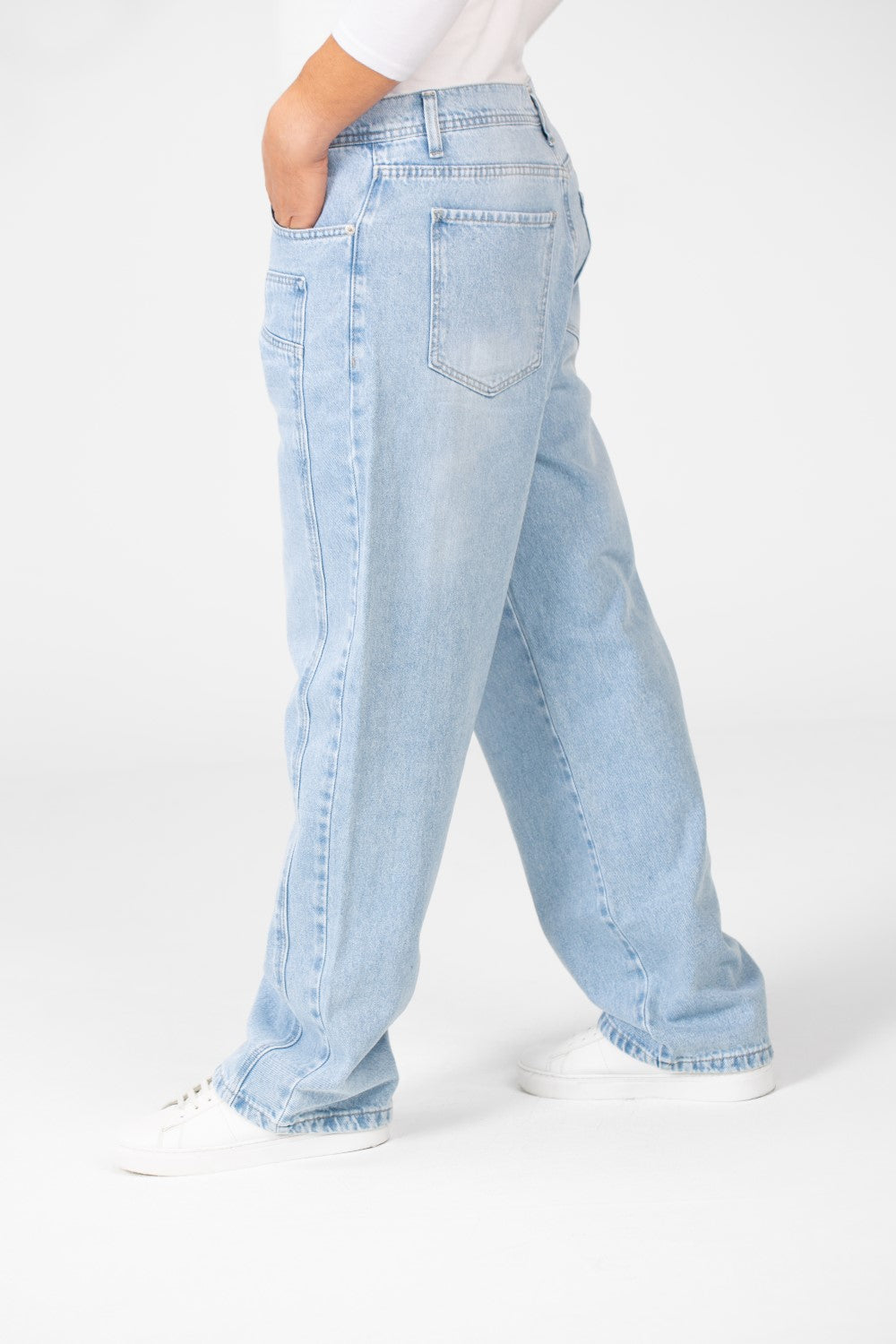 بنطلون جينز رجالي واسع الساق مع زر أمامي للإغلاق