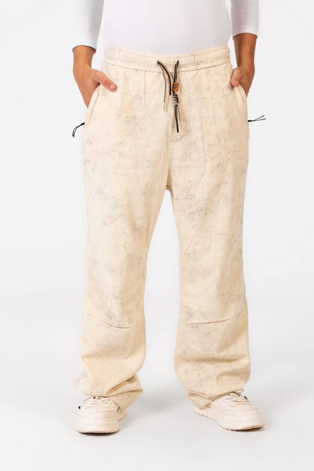 بنطلون رجالي من قماش الجبردين بصبغة التعادل مع حزام خصر مطاطي وجيوب بتصميم عصري