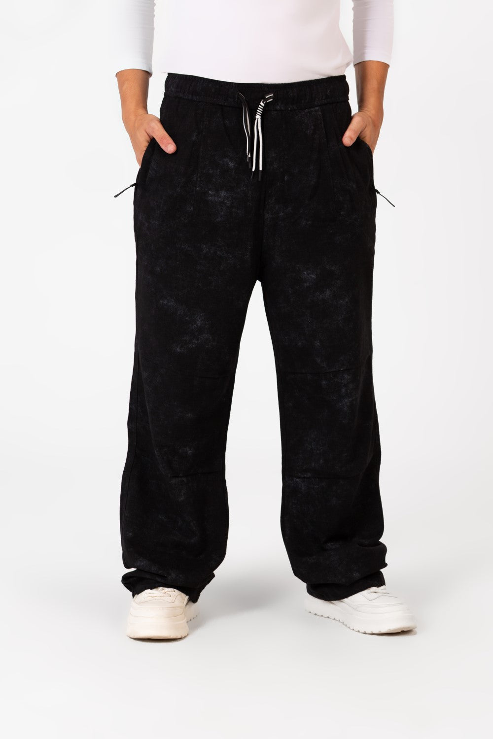 بنطلون رجالي من قماش الجبردين بصبغة التعادل مع حزام خصر مطاطي وجيوب بتصميم عصري