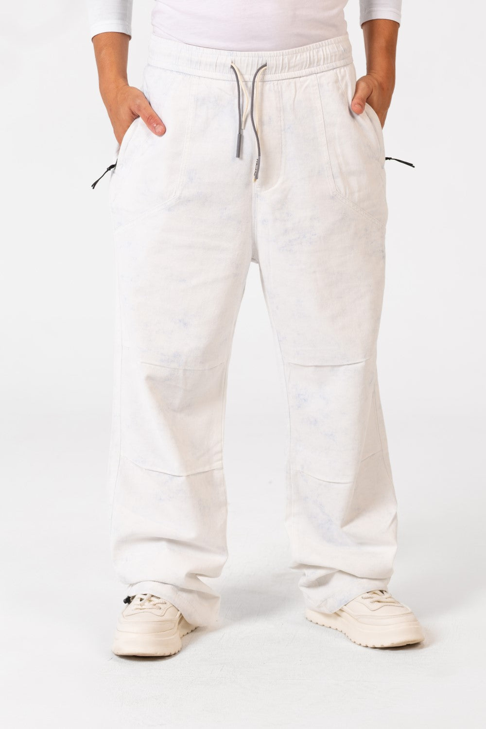 بنطلون رجالي من قماش الجبردين بصبغة التعادل مع حزام خصر مطاطي وجيوب بتصميم عصري