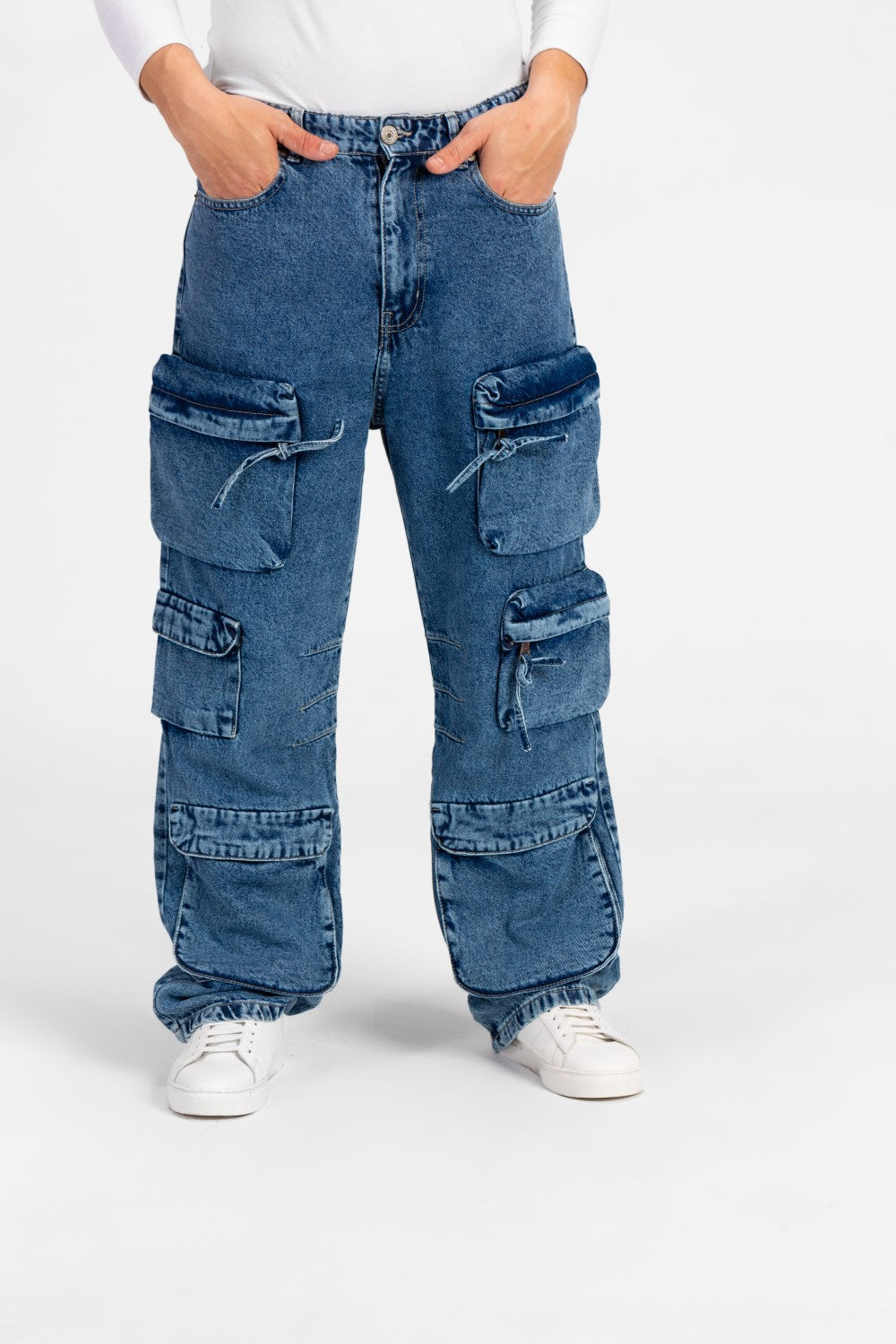 بنطلون جينز كارجو رجالي بجيوب عصرية مصنوع من مادة مريحة
