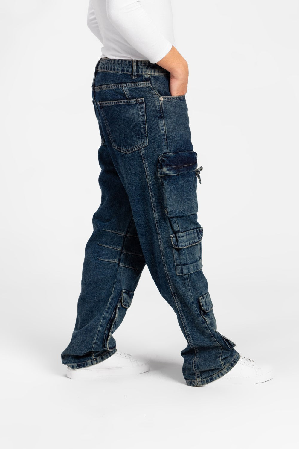بنطلون جينز كارجو رجالي بجيوب عصرية مصنوع من مادة مريحة